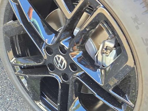 2025 Volkswagen Tiguan 2.0T SE R-Line Black