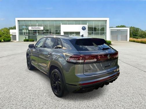 Platinum Gray Metallic 2025 Volkswagen Atlas Cross Sport 2.0T SEL R-Line Black