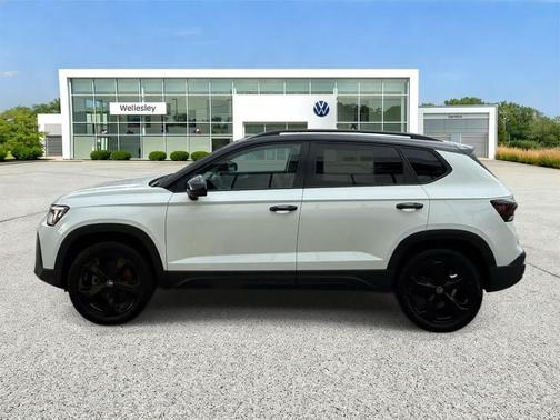 2025 Volkswagen Taos 1.5T SE Black