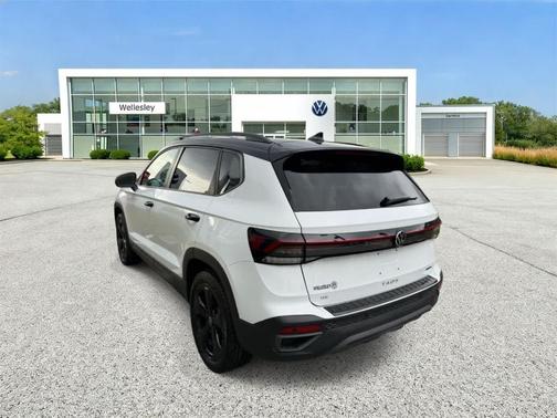 2025 Volkswagen Taos 1.5T SE Black