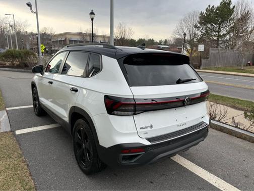 2025 Volkswagen Taos 1.5T SE Black