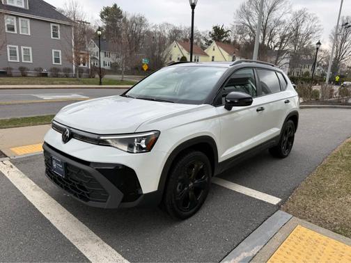 2025 Volkswagen Taos 1.5T SE Black