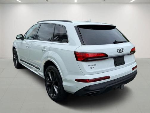 2025 Audi Q7 55 Premium Plus
