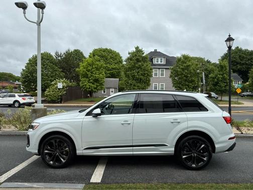 2025 Audi Q7 55 Premium Plus