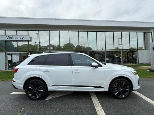 2025 Audi Q7 55 Premium Plus