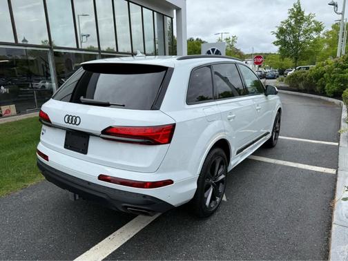 2025 Audi Q7 55 Premium Plus
