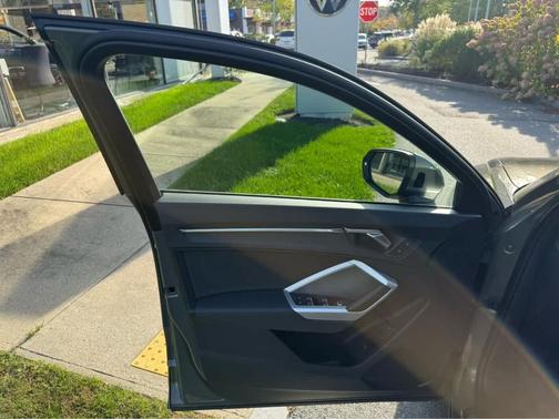 2024 Audi Q3 45 S line Premium