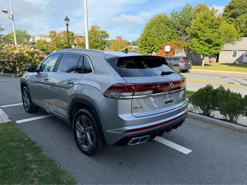 2024 Volkswagen Atlas Cross Sport 2.0T SEL R-Line