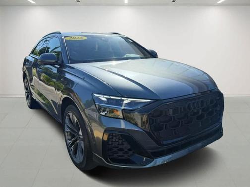 2025 Audi Q8 Premium Plus