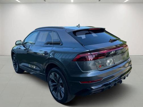 2025 Audi Q8 Premium Plus