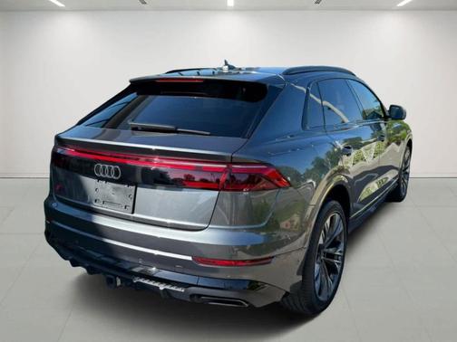 2025 Audi Q8 Premium Plus