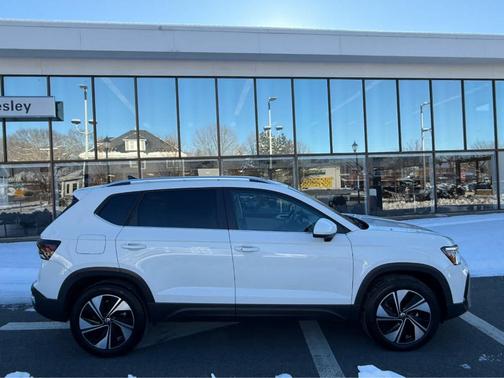 2025 Volkswagen Taos 1.5T SE