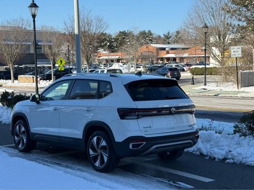 2025 Volkswagen Taos 1.5T SE