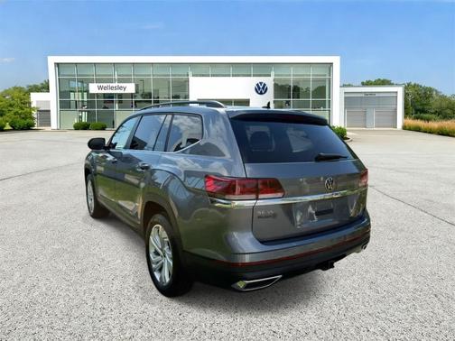 Platinum Gray Metallic 2023 Volkswagen Atlas 3.6L SE w/Technology