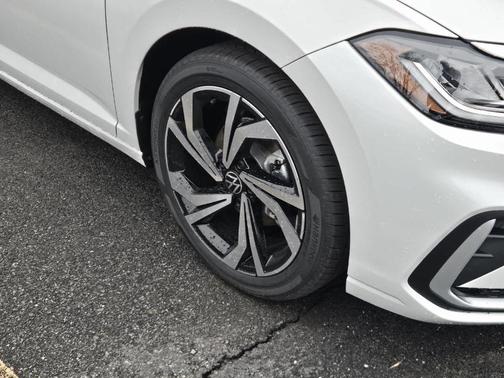 Opal White Pearl 2026 Volkswagen Jetta 1.5T SEL