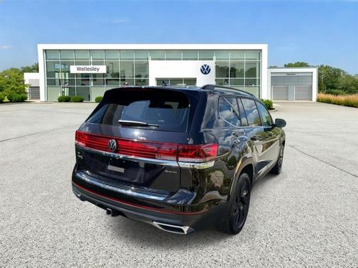 Deep Black Pearl Effect 2024 Volkswagen Atlas 2.0T SE