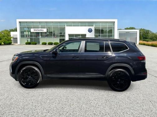 Deep Black Pearl Effect 2024 Volkswagen Atlas 2.0T SE