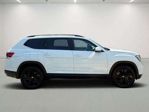 2022 Volkswagen Atlas 3.6L SE w/Technology