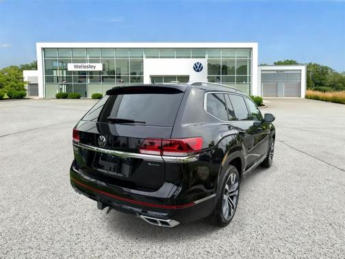 Deep Black Pearl Effect 2023 Volkswagen Atlas 3.6L SEL Premium R-Line