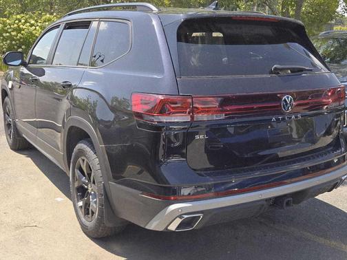 2024 Volkswagen Atlas 2.0T Peak Edition SEL