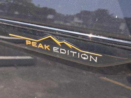 2024 Volkswagen Atlas 2.0T Peak Edition SEL