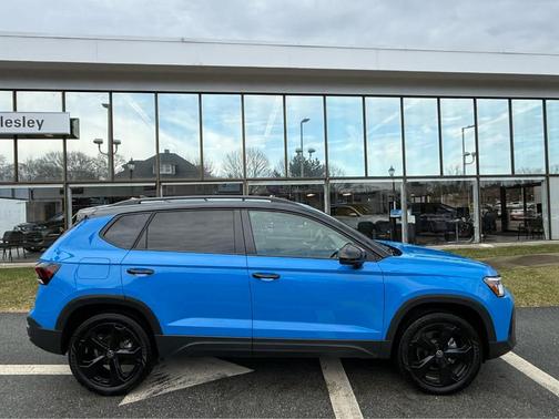 2025 Volkswagen Taos 1.5T SE Black