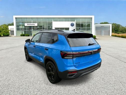 2025 Volkswagen Taos 1.5T SE Black