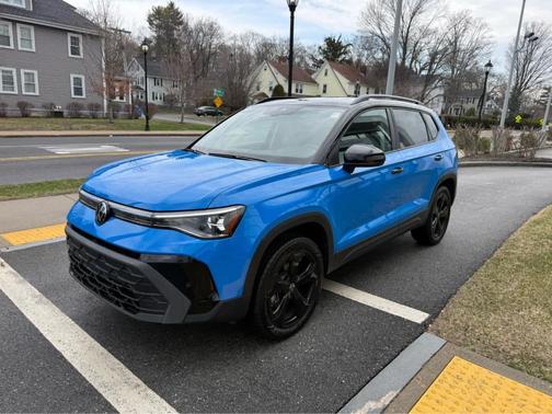 2025 Volkswagen Taos 1.5T SE Black