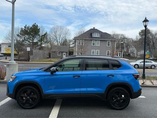 2025 Volkswagen Taos 1.5T SE Black