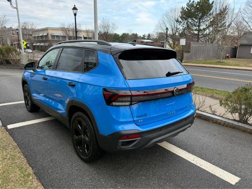 2025 Volkswagen Taos 1.5T SE Black