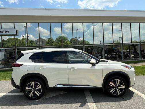 White 2023 Nissan Rogue SL