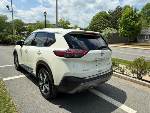 White 2023 Nissan Rogue SL