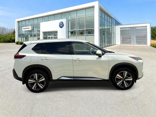 White 2023 Nissan Rogue SL