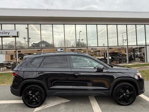 2025 Volkswagen Taos 1.5T SE Black