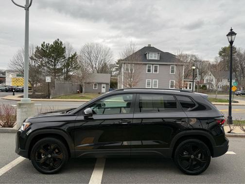 2025 Volkswagen Taos 1.5T SE Black