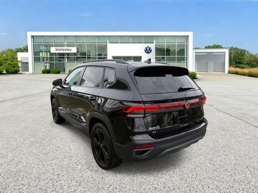 2025 Volkswagen Taos 1.5T SE Black