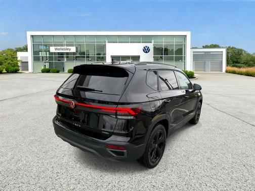 2025 Volkswagen Taos 1.5T SE Black