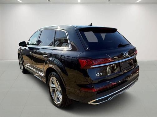 2024 Audi Q7 55 Premium Plus