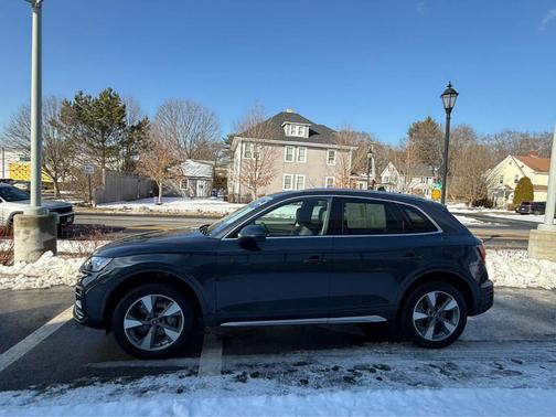 2023 Audi Q5 40 Premium