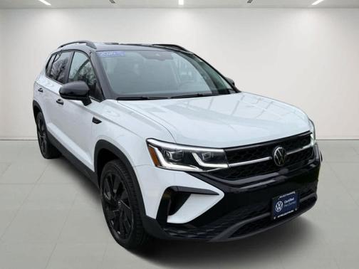 2024 Volkswagen Taos 1.5T SE Black