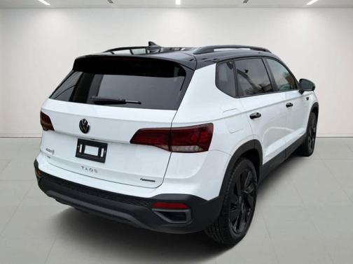 2024 Volkswagen Taos 1.5T SE Black