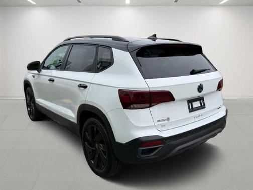 2024 Volkswagen Taos 1.5T SE Black