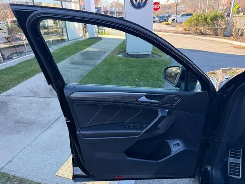 2022 Volkswagen Tiguan 2.0T SEL R-Line