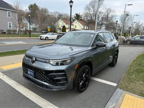 2025 Volkswagen Tiguan 2.0T SE R-Line Black