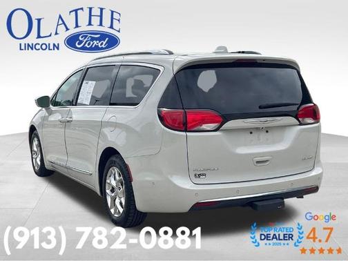 Luxury White Pearlcoat 2020 Chrysler Pacifica LIMITED
