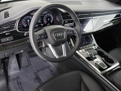 2025 Audi Q8 55 Premium Plus