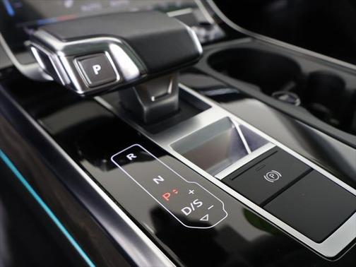 2022 Audi Q8 55 Premium Plus