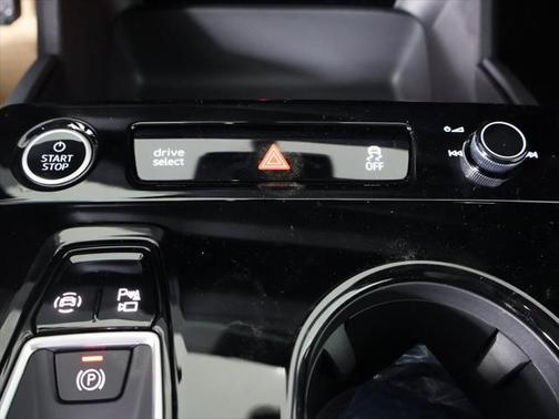2025 Audi Q6 e-tron Premium Plus quattro