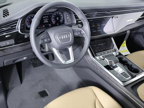 2025 Audi Q7 55 Premium