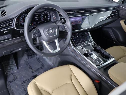 2025 Audi Q7 55 Premium Plus